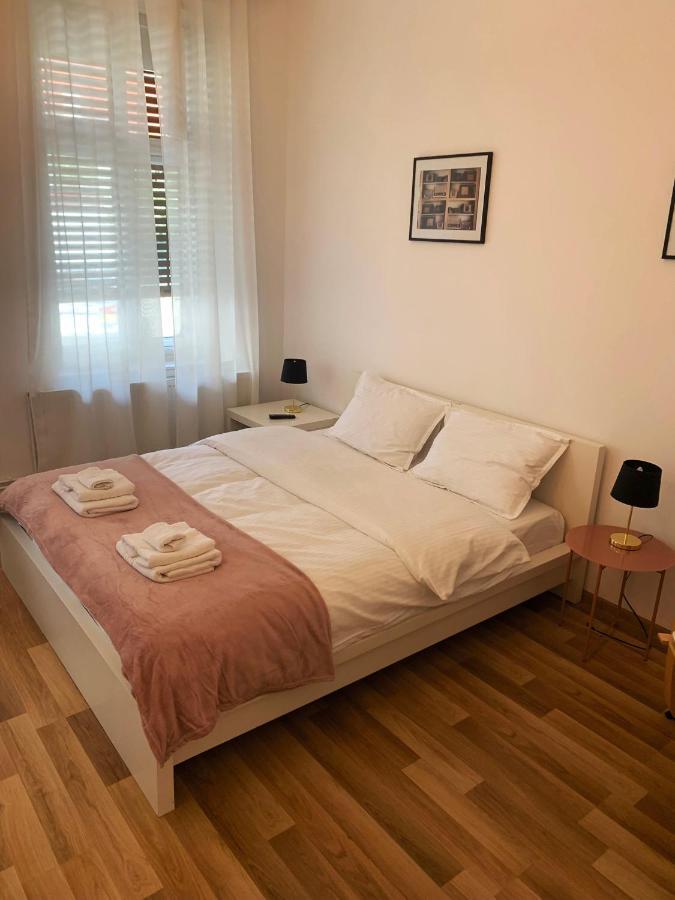 Plopilor Apartment *